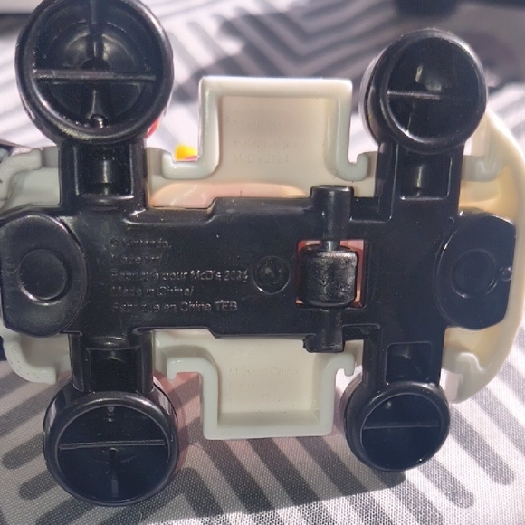 Set of 4 Mario Kart 8 Deluxe McDonald's Toys - Mario Luigi Peach Donkey Kong DK - Picture 11 of 16